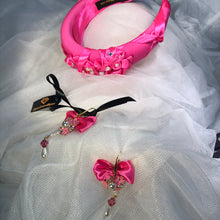 Carica l&#39;immagine nel visualizzatore di Gallery, Cerchietto acconciatura rosa shocking con perle e cristalli
