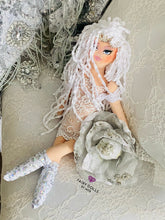 Carica l&#39;immagine nel visualizzatore di Gallery, Doll Princess White
