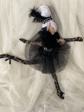 Carica l&#39;immagine nel visualizzatore di Gallery, Danseur de cygne noir
