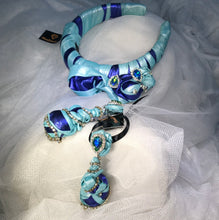 Carica l&#39;immagine nel visualizzatore di Gallery, Cerchietto acconciatura tonalità blu e turchese con cristalli
