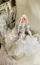 Carica l&#39;immagine nel visualizzatore di Gallery, Doll Princess White
