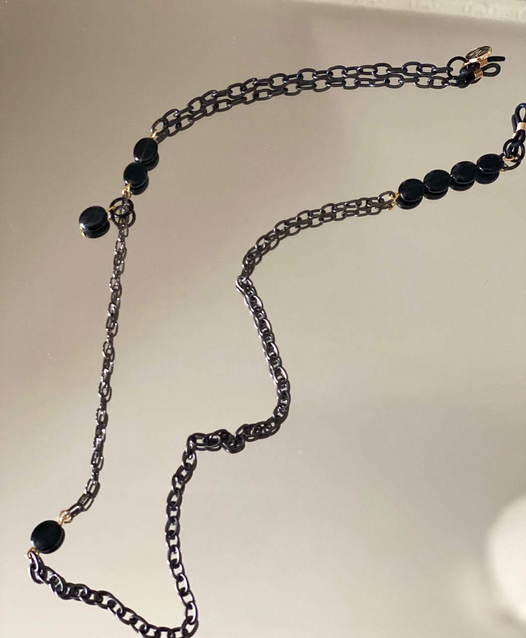 Variations Black Glasses Chain - Total Black Collection