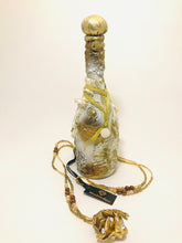 Carica l&#39;immagine nel visualizzatore di Gallery, Bottiglia artistica Oro con gioiello
