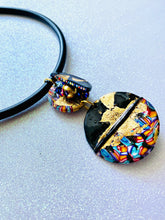 Load image into Gallery viewer, Black Design Necklace
