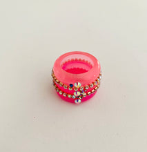 Load image into Gallery viewer, Pink Resin Triple Ring
