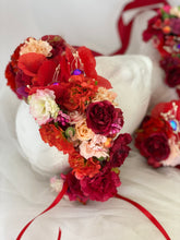 Load image into Gallery viewer, Red Head Garland with Belt and Corsage
