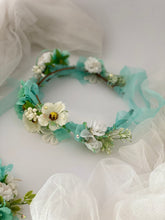 Load image into Gallery viewer, Light Green Head Garland
