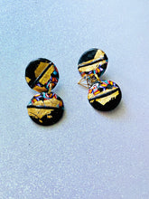 Load image into Gallery viewer, Black Design Earrings
